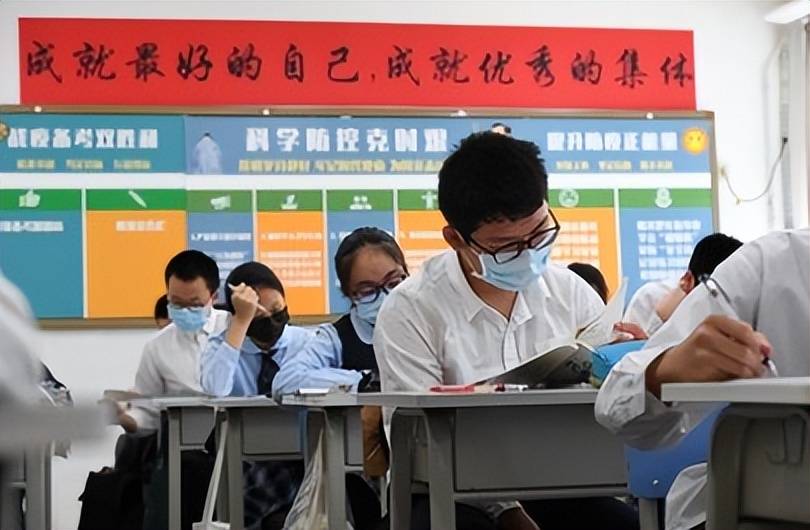 初三男生给母亲买花被骂哭母亲说出原因揭开了原生家庭的痛处(图8)