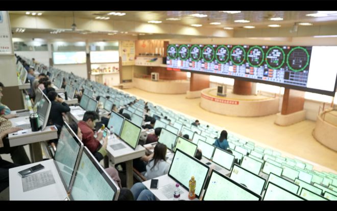 鲜花WilliamHill也有“中国芯”？一年超23亿支花的成交量如何完成？外国姑娘探访“亚洲花都”(图12)