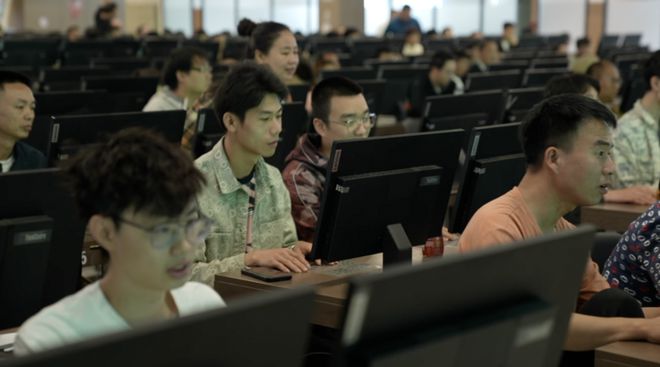 鲜花WilliamHill也有“中国芯”？一年超23亿支花的成交量如何完成？外国姑娘探访“亚洲花都”(图16)