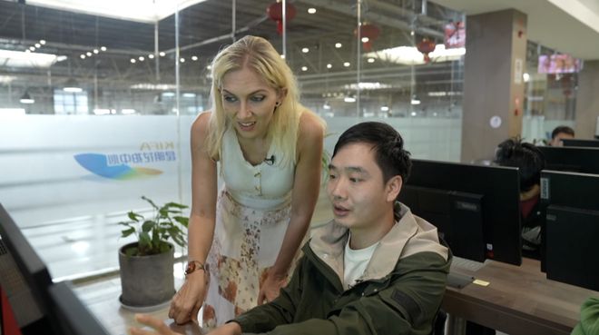鲜花WilliamHill也有“中国芯”？一年超23亿支花的成交量如何完成？外国姑娘探访“亚洲花都”(图17)