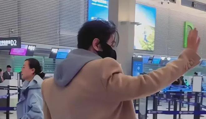 黄晓明回上海与叶珂团聚叶珂退网后疑似面临搬家难题(图2)
