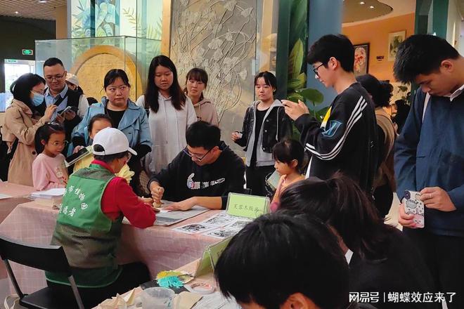 威廉希尔WilliamHill市花之美共赏时成都市植物园“芙蓉乐市集”与科普共绘周末精彩(图2)