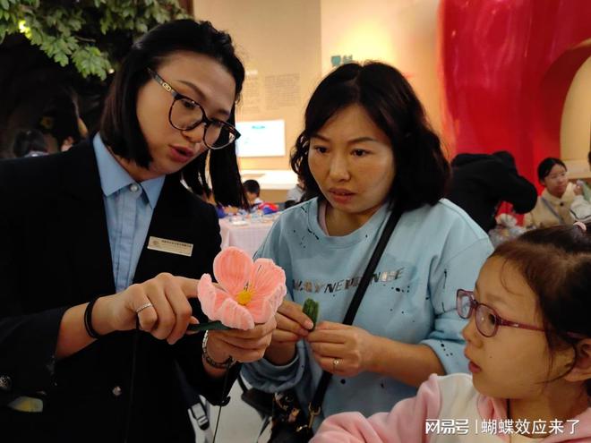 威廉希尔WilliamHill市花之美共赏时成都市植物园“芙蓉乐市集”与科普共绘周末精彩(图8)