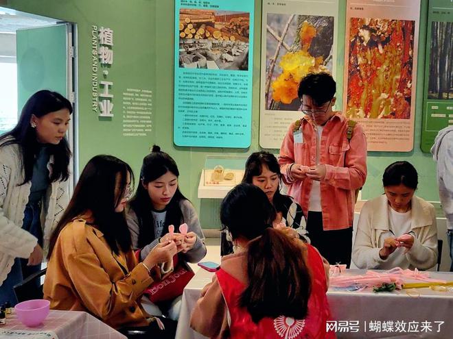 威廉希尔WilliamHill市花之美共赏时成都市植物园“芙蓉乐市集”与科普共绘周末精彩(图7)