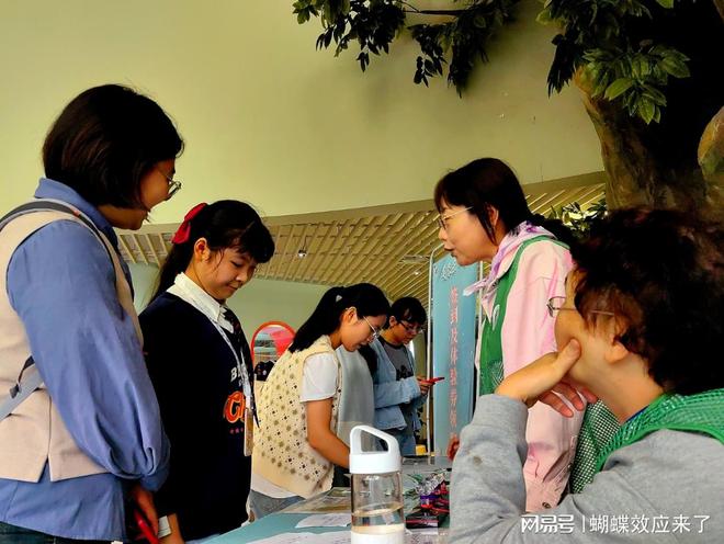 威廉希尔WilliamHill市花之美共赏时成都市植物园“芙蓉乐市集”与科普共绘周末精彩(图9)