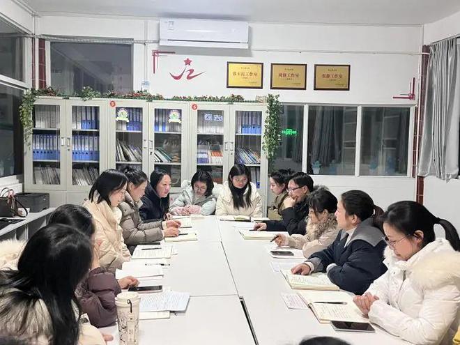 威廉希尔光山县第一完全小学：破解教学困惑服务学生成长(图1)