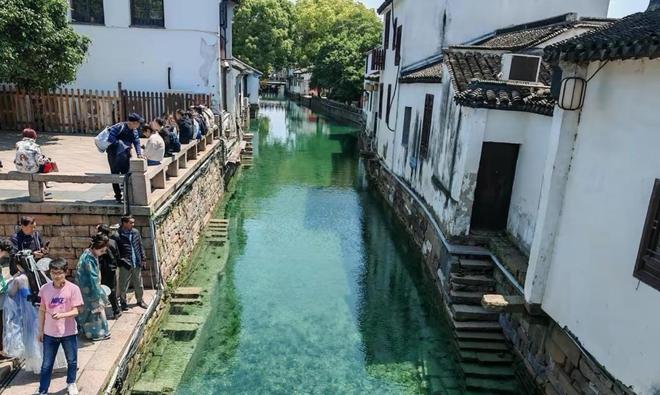俗话说：“门前腰带水门后出贵人”啥意思？老祖宗的智慧之谈(图1)