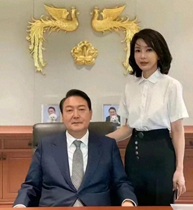 尹锡悦的大舅哥叫金建宇谐音进监狱他母亲崔贞子岳母崔恩顺(图1)