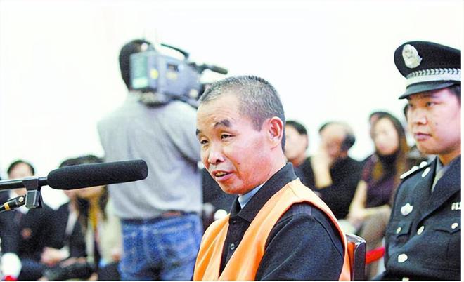 谁摸我媳妇儿我杀谁！男子血洗道观连杀10人把道长煮熟了(图5)