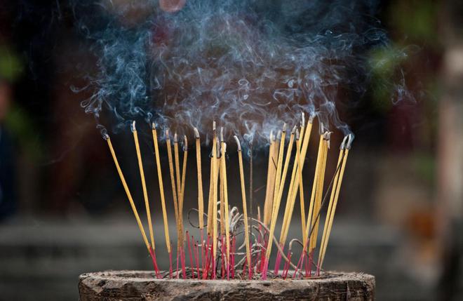 “门前一炷香家底全败光”什么意思？老祖宗的智慧之谈！(图2)
