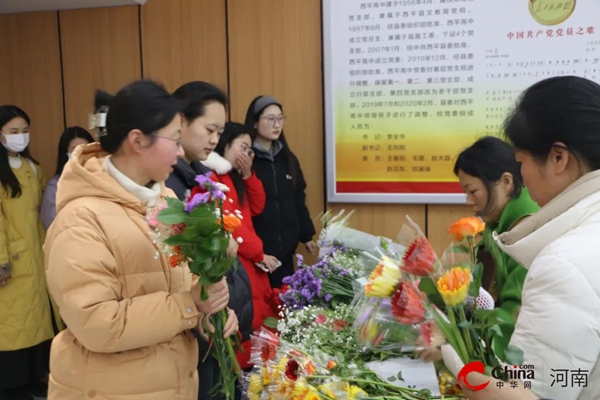 杏坛满花香巾帼绽芳华——西平县高级中学喜迎“三八节”花艺沙龙主题活动(图3)