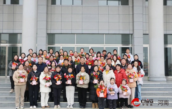 杏坛满花香巾帼绽芳华——西平县高级中学喜迎“三八节”花艺沙龙主题活动(图10)