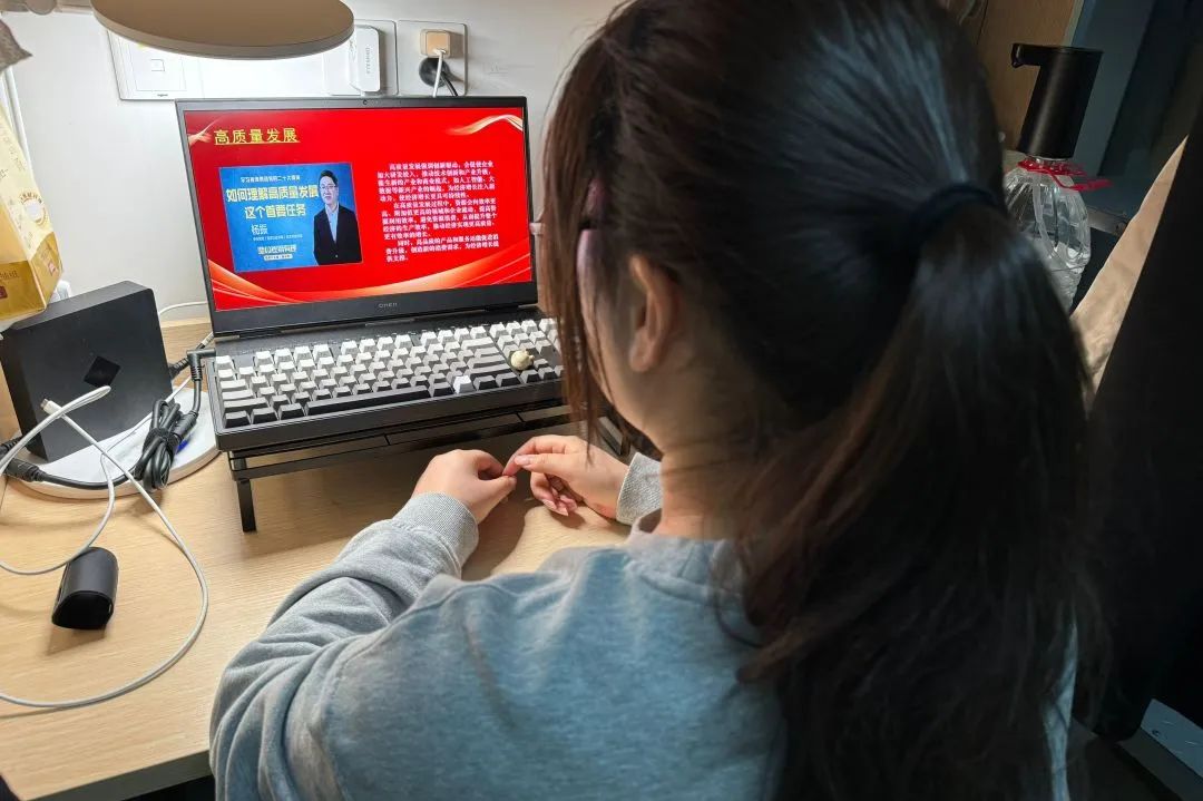 一周一学一周一习信息工程学院学生党支部组织入党积极分子学习“理想中国铿锵有力”专题片的相关知识点(图2)