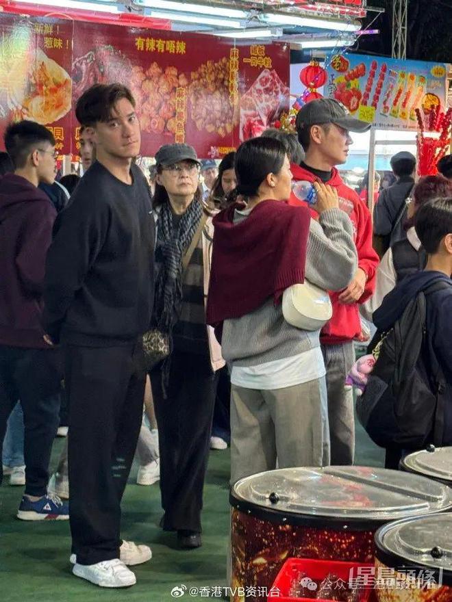 冯盈盈想要事业财运多过桃花运？陈晓华避谈朱敏瀚年宵市场买大桃花(图2)
