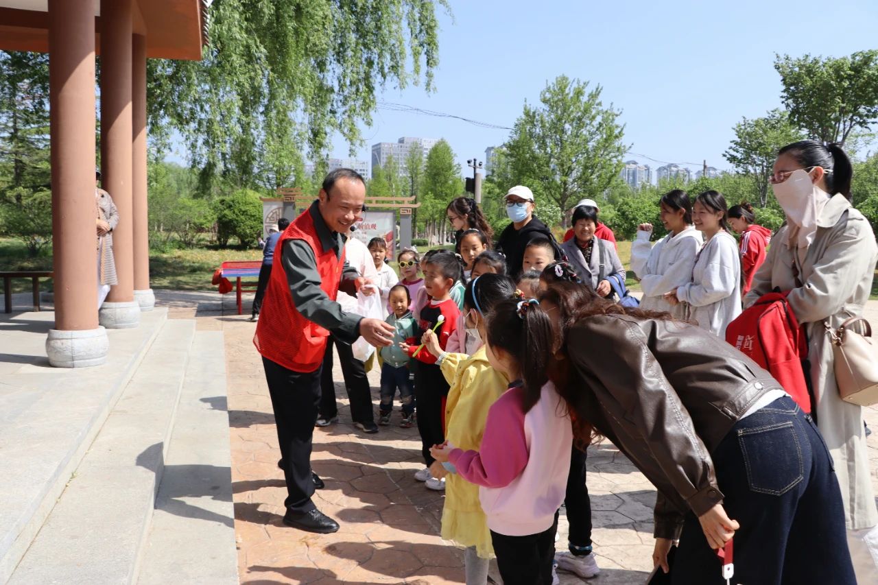 植物园里办科普活动让赏花之旅更有“知识含量”(图2)