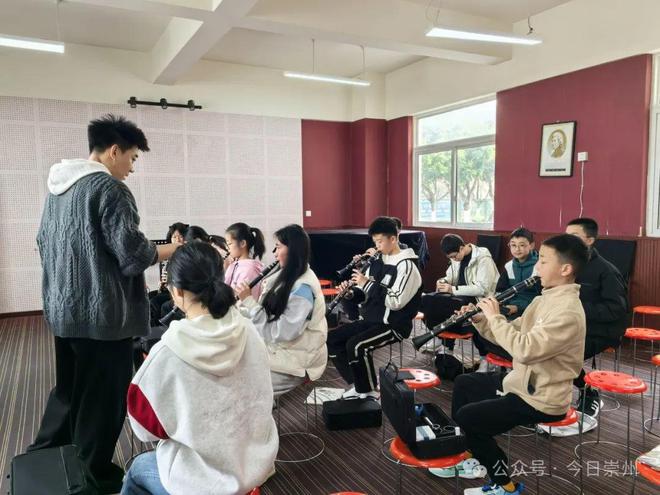 高规格师资团队崇州这所学校管乐团成立！(图3)
