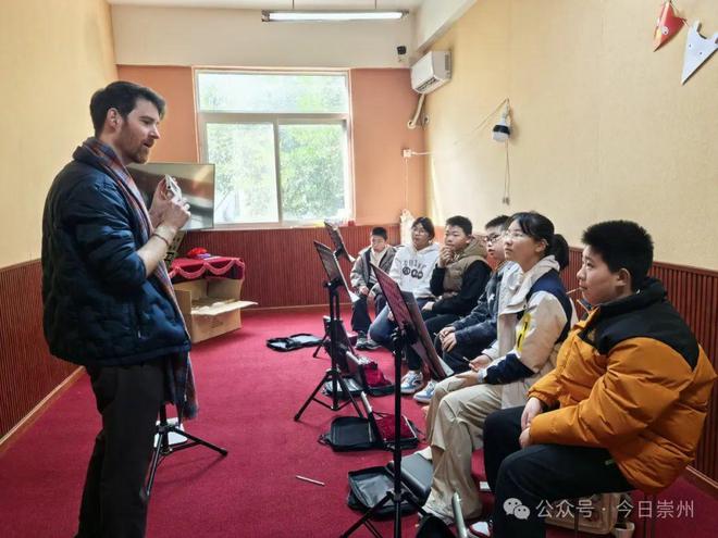 高规格师资团队崇州这所学校管乐团成立！(图5)