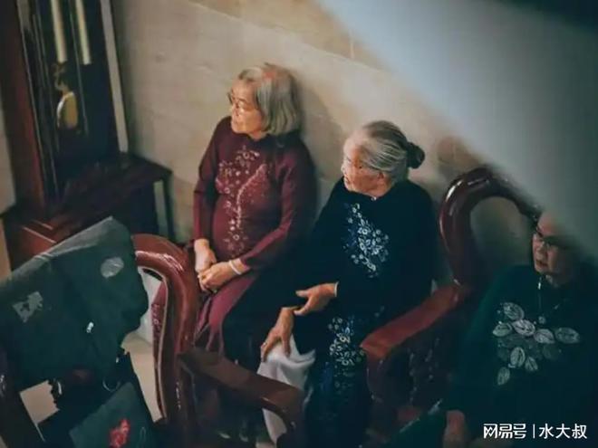 发现没？哪怕亲兄弟姐妹只要收入差距过大也难逃这样的结局！(图6)