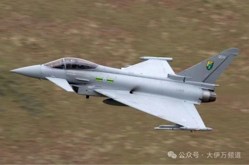 歼-10CE大卖？5·7空战大胜13天后亮相防务展引来围观！这4国能成功拿下吗？(图4)