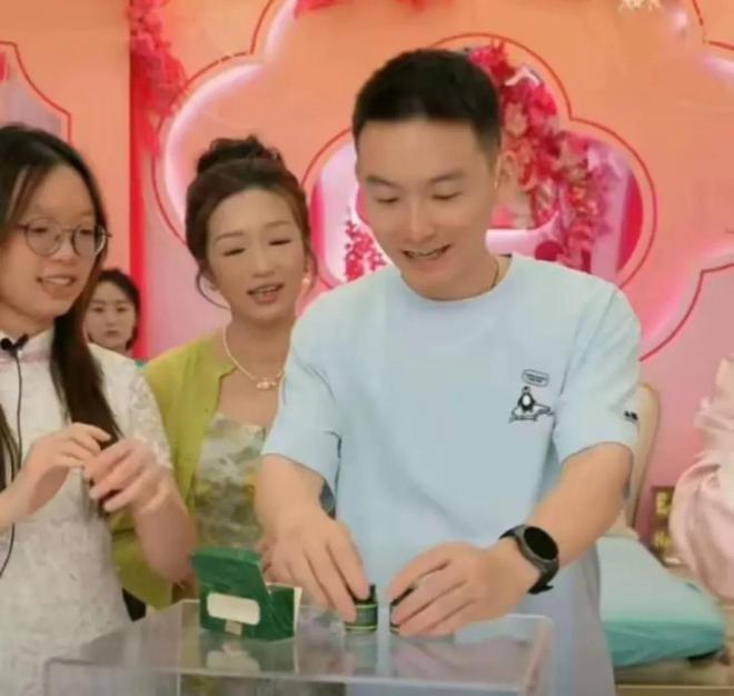 杨奶奶透谢妈秘密太泪奔谢爸该罚站项链是借的评论区怪话多(图3)