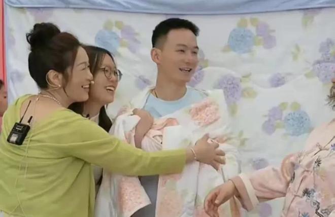 杨奶奶透谢妈秘密太泪奔谢爸该罚站项链是借的评论区怪话多(图2)