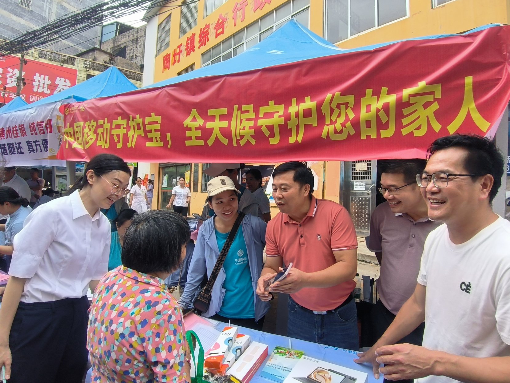 陶圩镇“警企联盟”共筑防线反诈宣传与便民服务“双开花”！(图2)