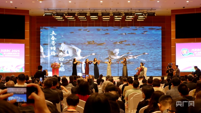 千余种月季绽放京西！第九届国际月季大会开启“花海盛宴+科技密码”(图1)