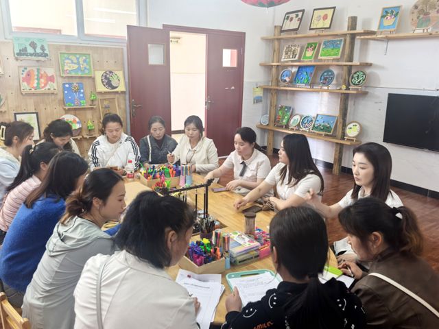 叙州区高场学校2025春期幼儿教师培训活动在高场镇中心幼儿园召开(图2)