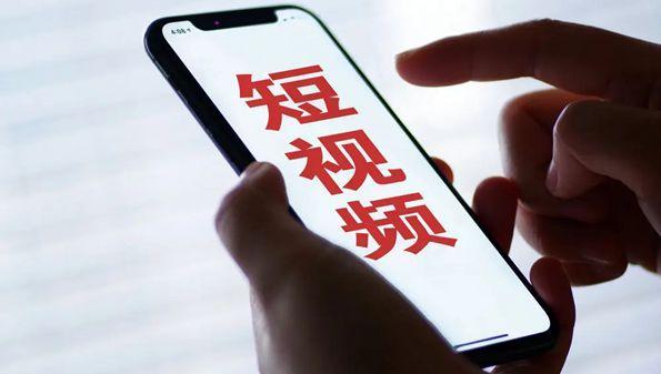 农村女性“沉迷”短追求中年浪漫丈夫想不通520要送花(图1)