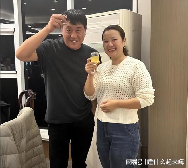 她就是何冰背后的女人一通电线岁儿子也要当演员(图15)