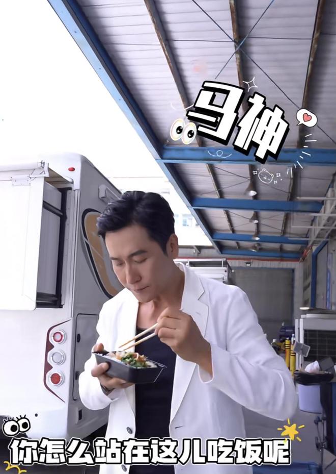 WilliamHillTVB视帝晒近况！拍摄现场吃饭狼吞虎咽自曝艺人其实表面风光(图3)