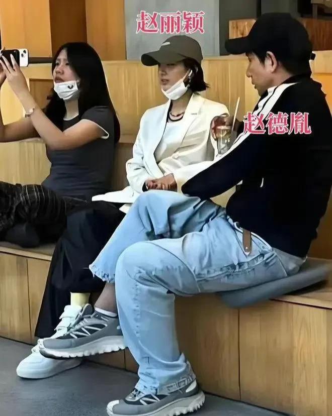 赵丽颖新恋情上热搜曝赵德胤频繁出入女方住所带想想外出游玩(图10)