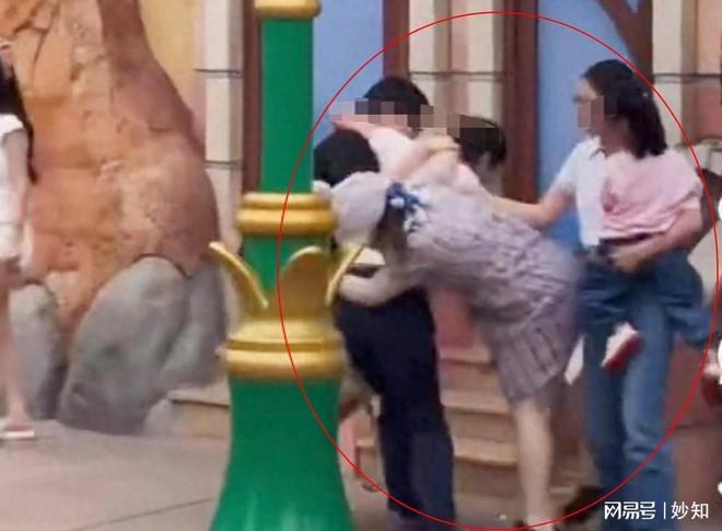 上海迪士尼情侣打架后续：目击者爆细节原因披露警方通报来了(图1)