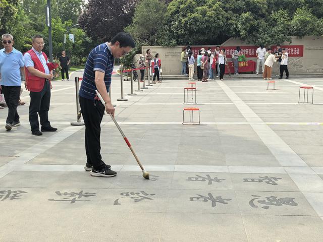 传承端午文化郑州月季公园趣味活动助力民俗传承(图1)